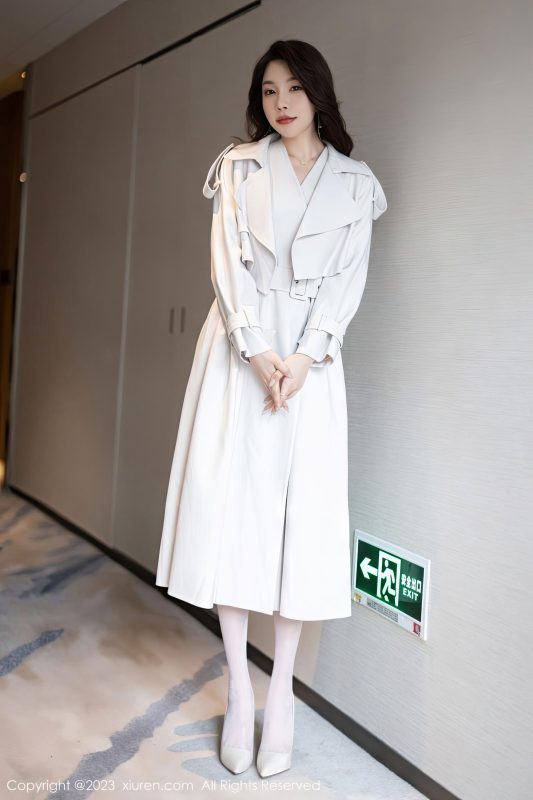 [XiuRen秀人网] No.6257 徐莉芝Booty - 浅色外衣+白色丝袜性感写真-薇薇部落