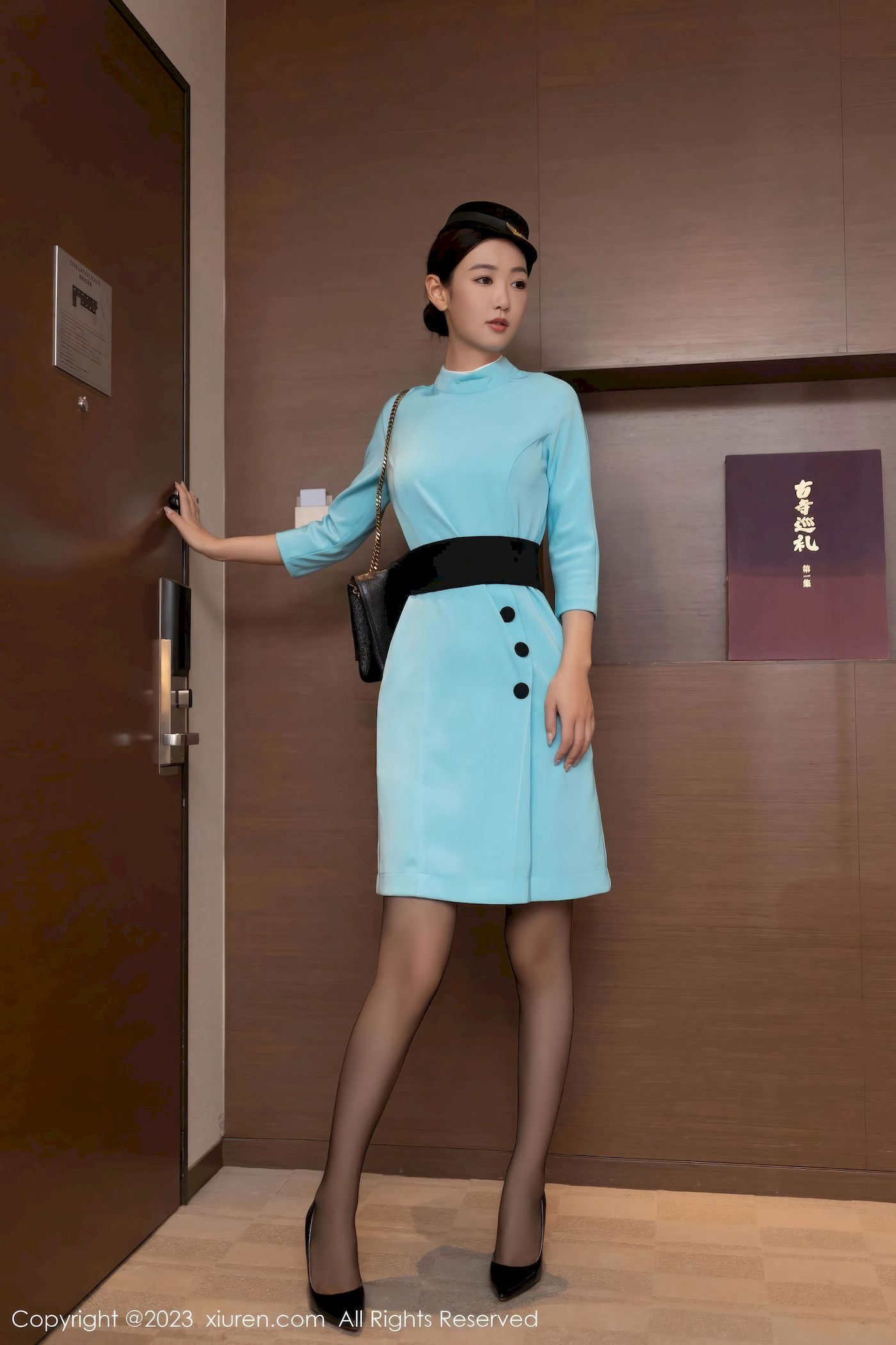 [XiuRen秀人网] No.7516 模特唐安琪 – 空姐制服+曼妙身材性感写真-薇薇部落