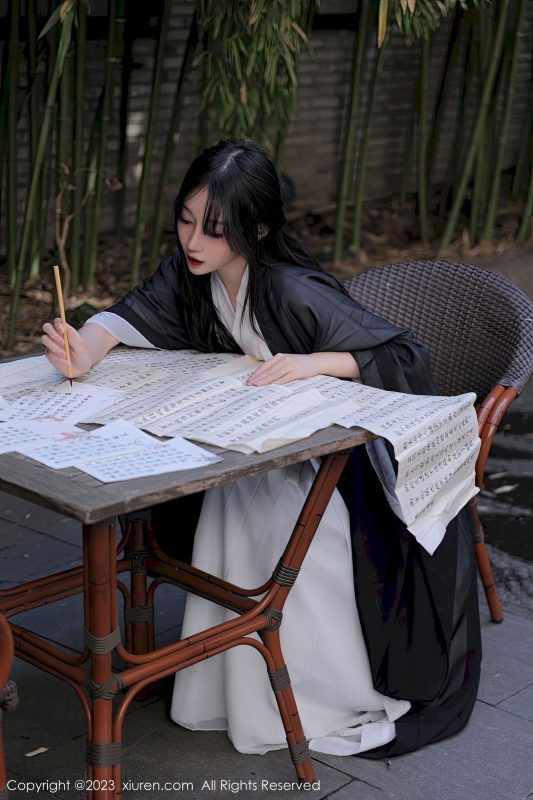 [秀人XiuRen] No.6094 玥儿玥er - 白色古装+曼妙娇躯海南旅拍-薇薇部落