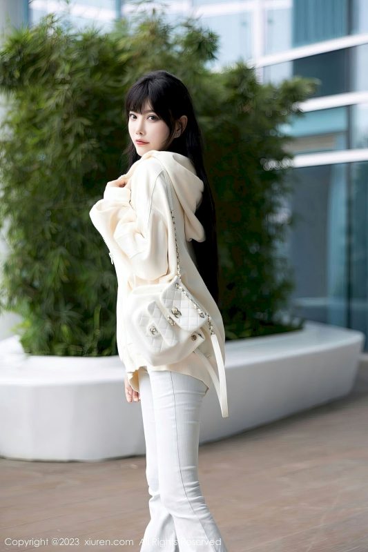 [XiuRen秀人网] No.6707 杨晨晨Yome 白色上衣+牛仔裤海南岛旅拍-薇薇部落