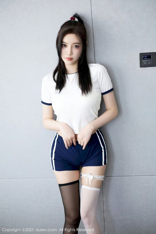 [秀人XiuRen] No.6337 杨晨晨 - 白色收身上衣+蓝色短裤性感写真-薇薇部落