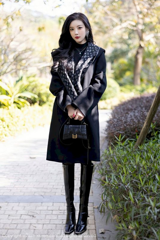 [秀人XiuRen] No.6229 杨晨晨Yome - 黑色服饰+皮质短裙海南岛旅拍-薇薇部落
