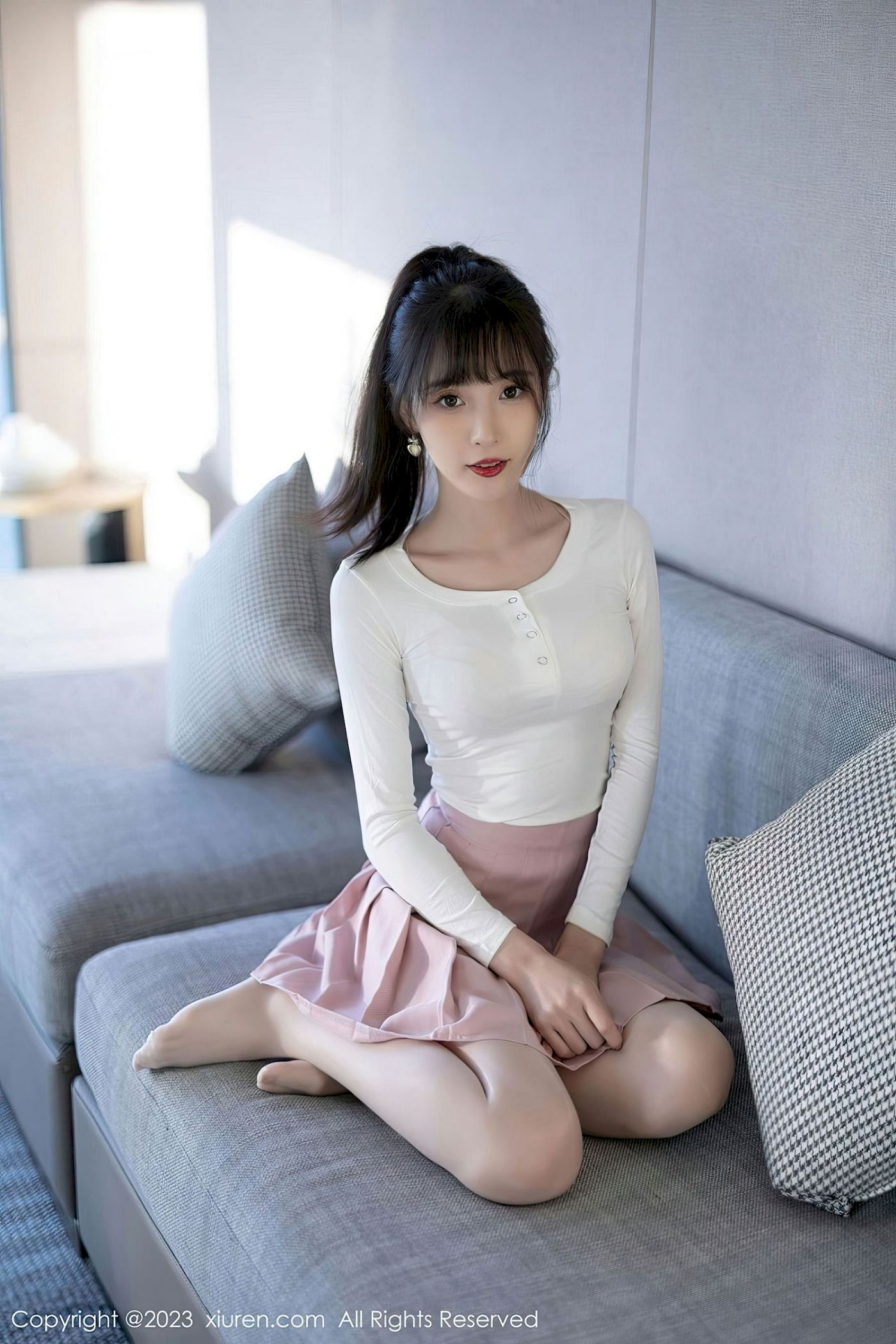 [秀人XiuRen] No.6263 林星阑 – 白色上衣+粉色短裙海南旅拍-薇薇部落