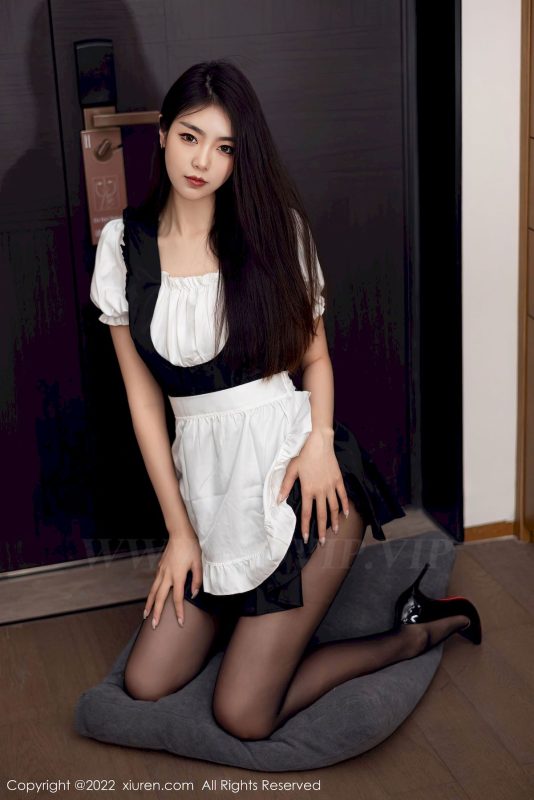 [秀人XiuRen] No.5706 模特可樂Vicky - 厨娘服饰+黑丝高跟鞋性感写真-薇薇部落