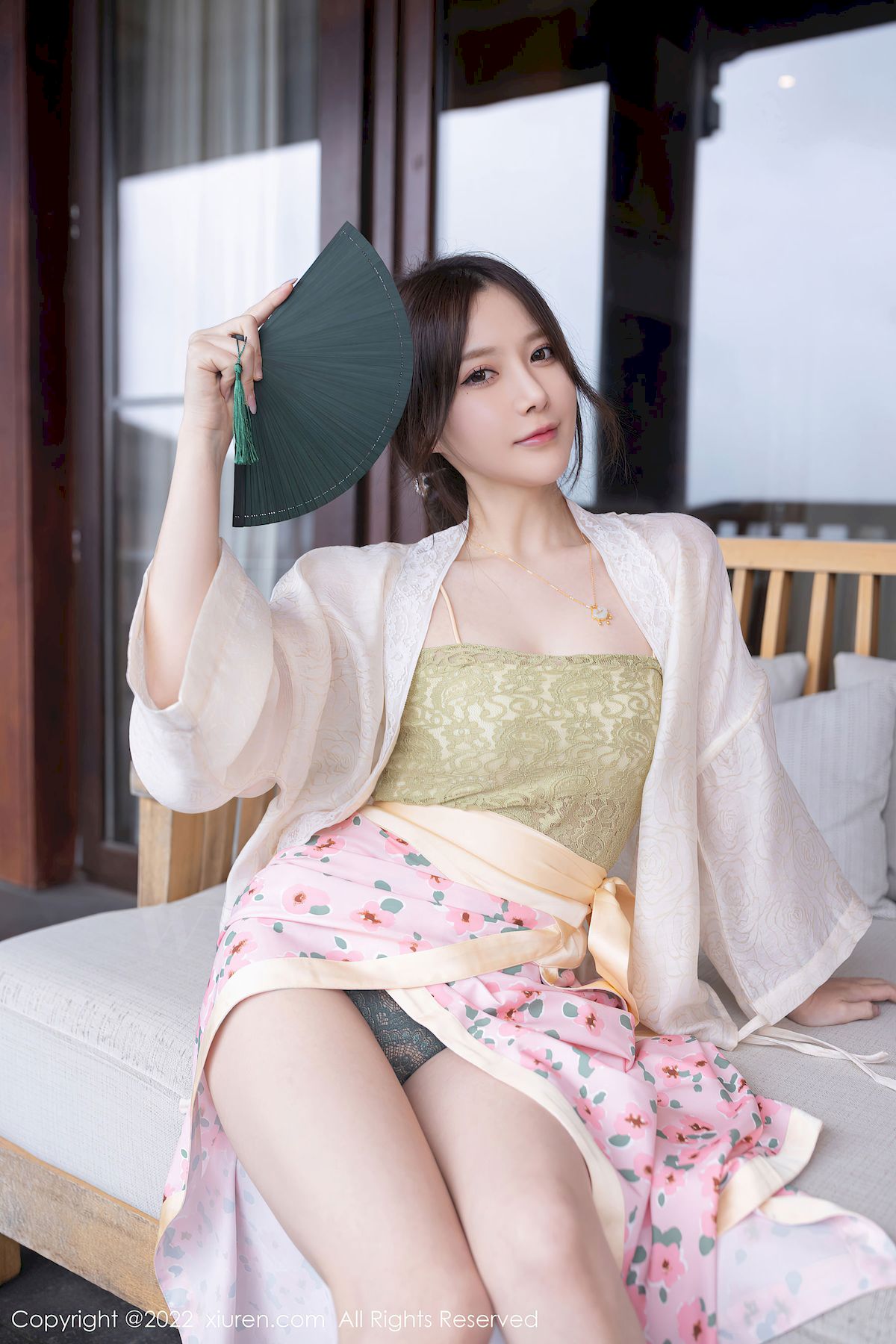 [秀人XiuRen] No.5130 模特鱼子酱Fish – 古装服饰+修长美腿云南旅拍-薇薇部落