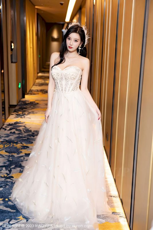 [语画界XIAOYU] Vol.941 女神杨晨晨Yome - 露肩长裙+生日主题私房写真-薇薇部落