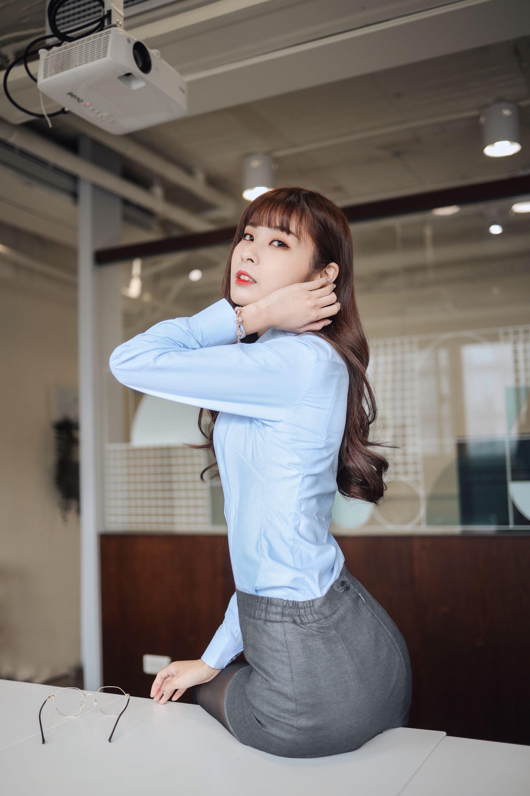 泥泥汝黑丝美腿搭配职场OL白领主题写真