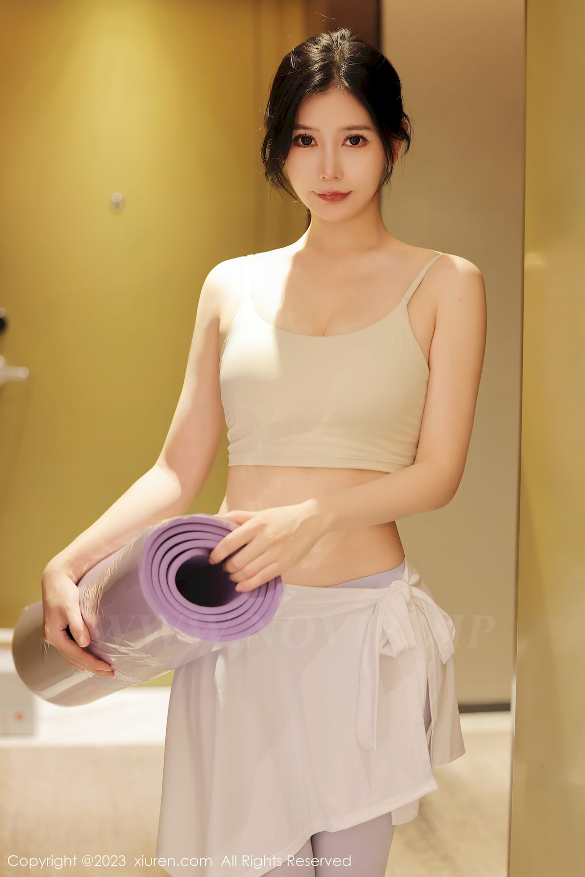 尹甜甜浅色运动服饰洁白肤色广州旅拍