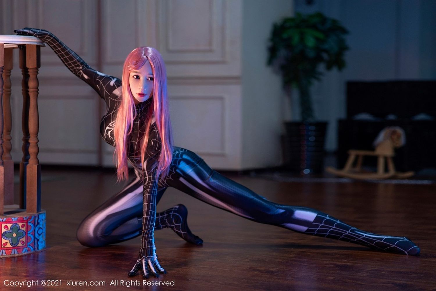 美女模特顾桥楠Cora黑丝网袜蜜桃臀蜘蛛侠主题写真