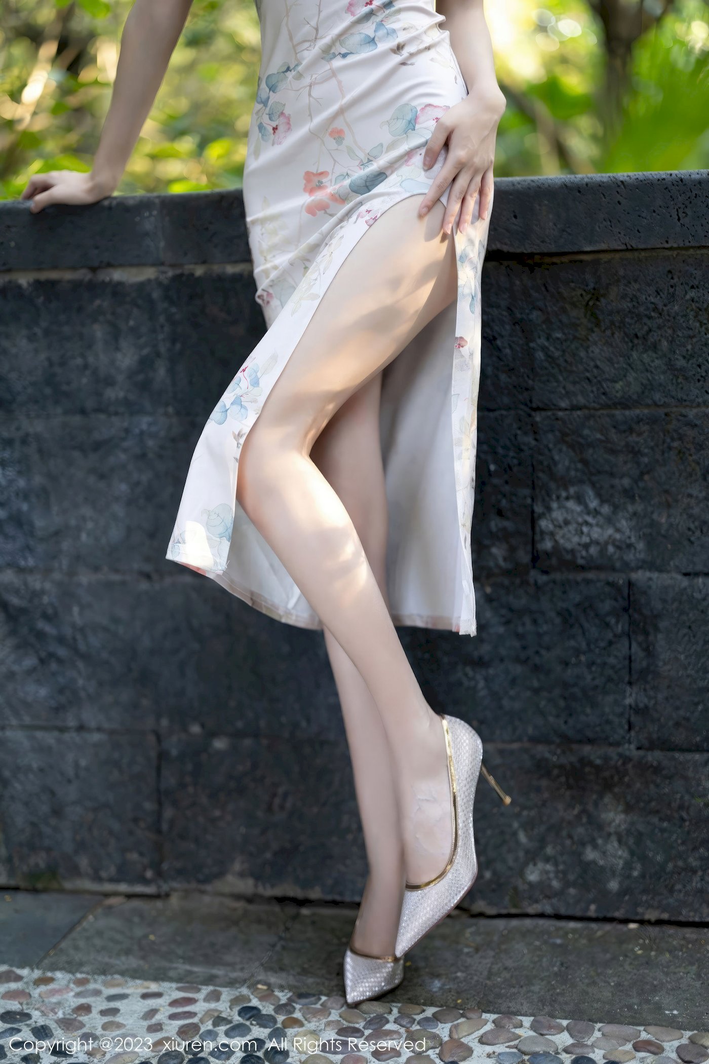 新人章芃芃 - 旗袍服饰+魅惑黑丝性感写真