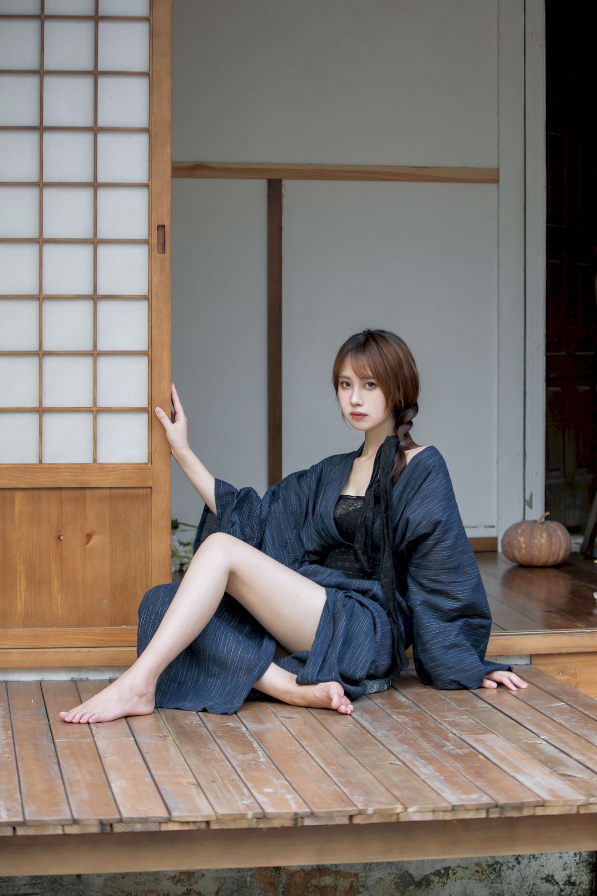 念雪ww素色和服慵懒神情COS蝶与刀美图