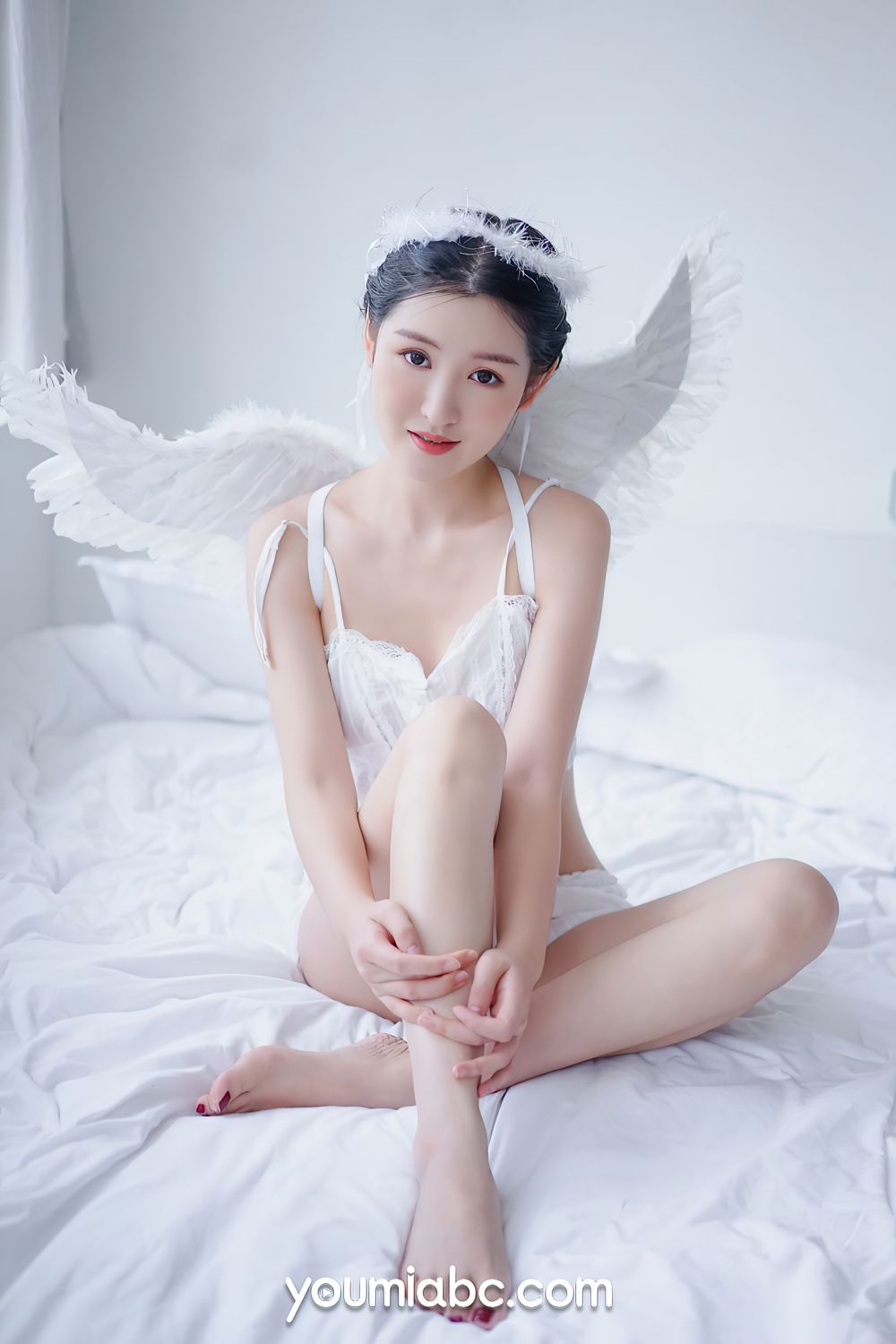 美女模特沈梦瑶修长美腿落凡天使主题性感写真