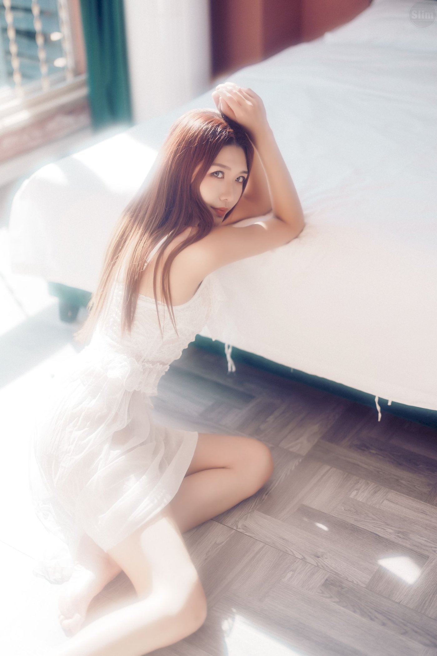 嫩模源纱希喵喵喵薄纱白裙写真