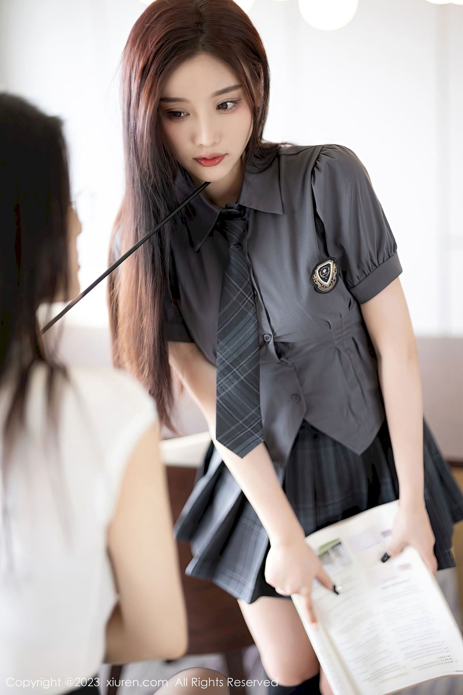 杨晨晨Yome - 灰色上衣+黑色短裙性感写真