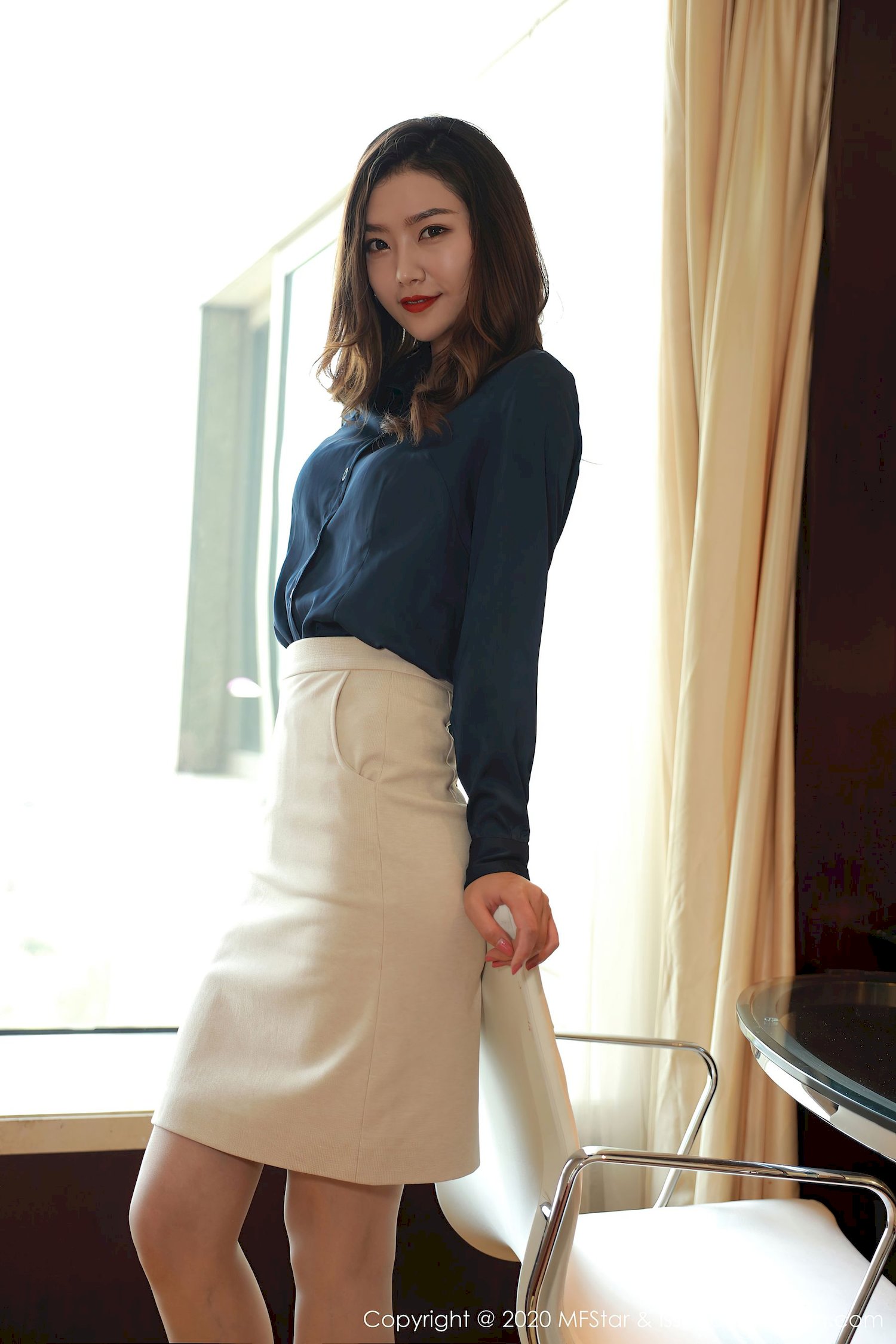 方子萱 - 秘书OL+高挑身姿性感写真