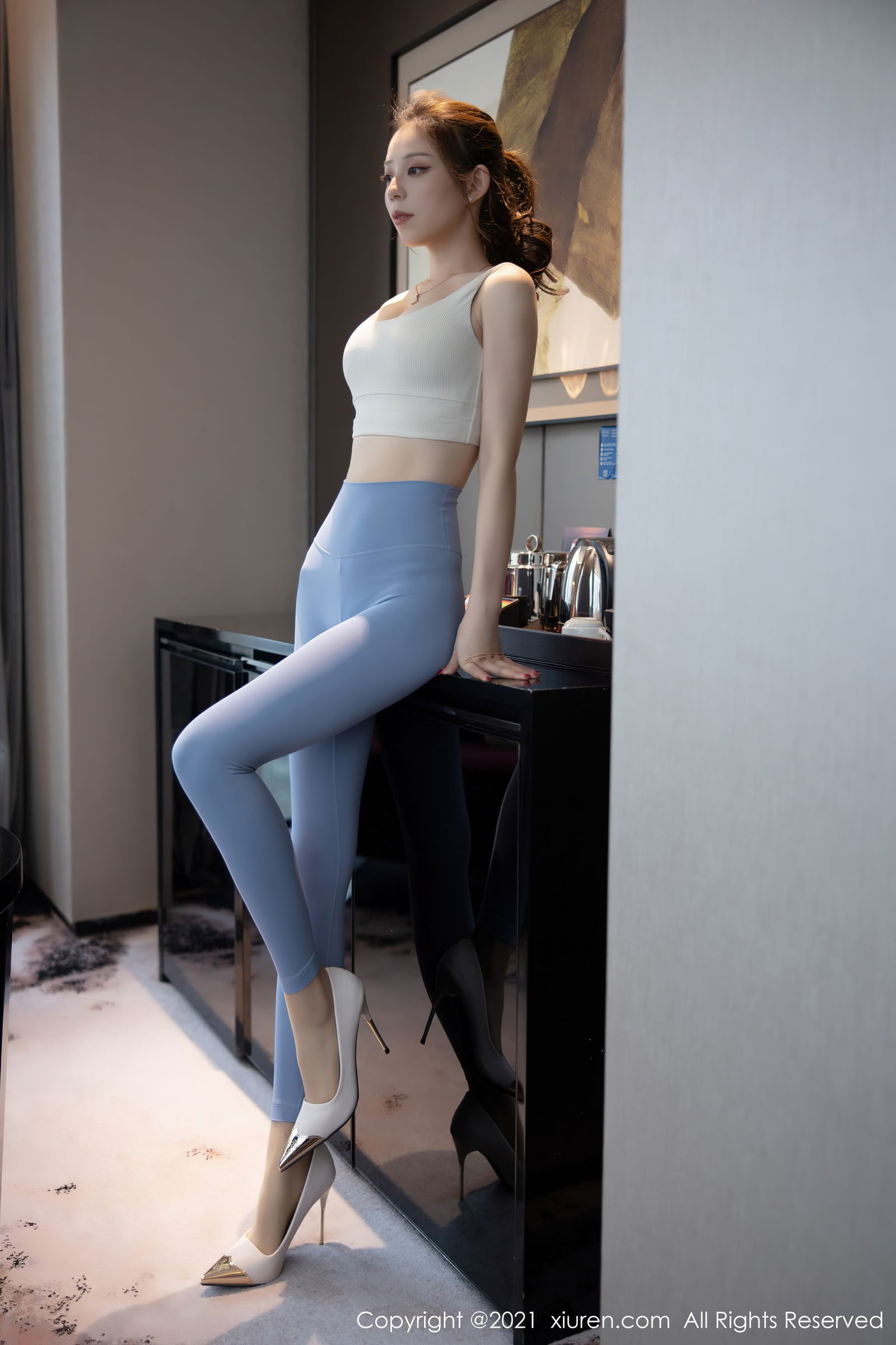 秀人网美女模特言沫超紧身运动服健美身材小蛮腰主题写真-御萝部落