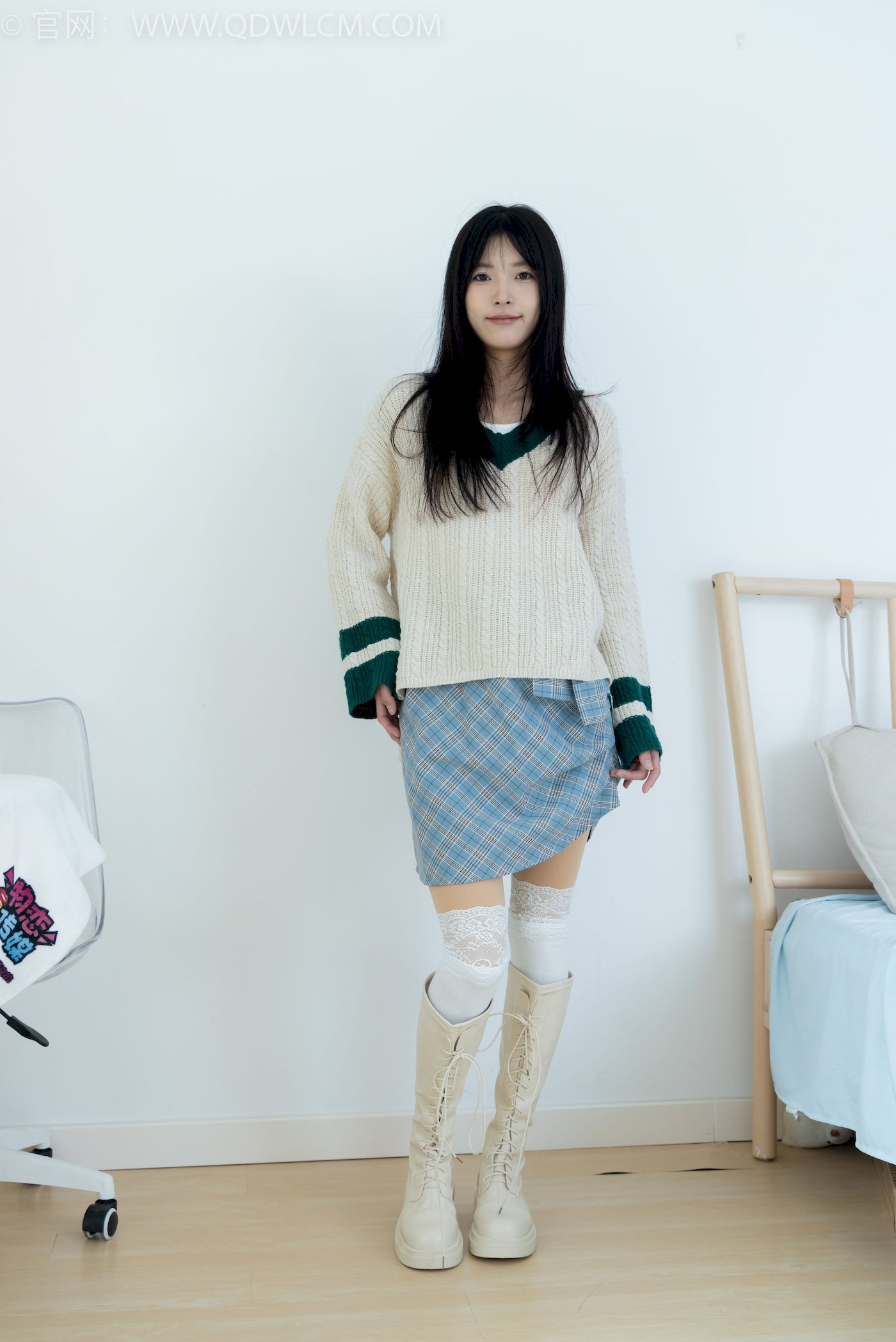 物恋传媒尤物茯苓素色毛衣过膝白棉袜私房写真-御萝部落