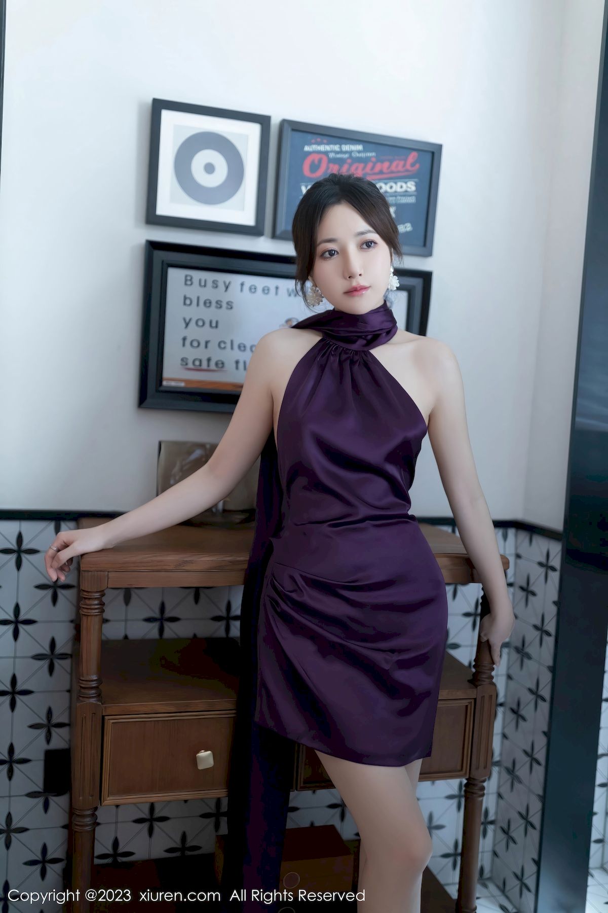 鱼子酱Fish - 紫色短裙+原色丝袜诱人写真