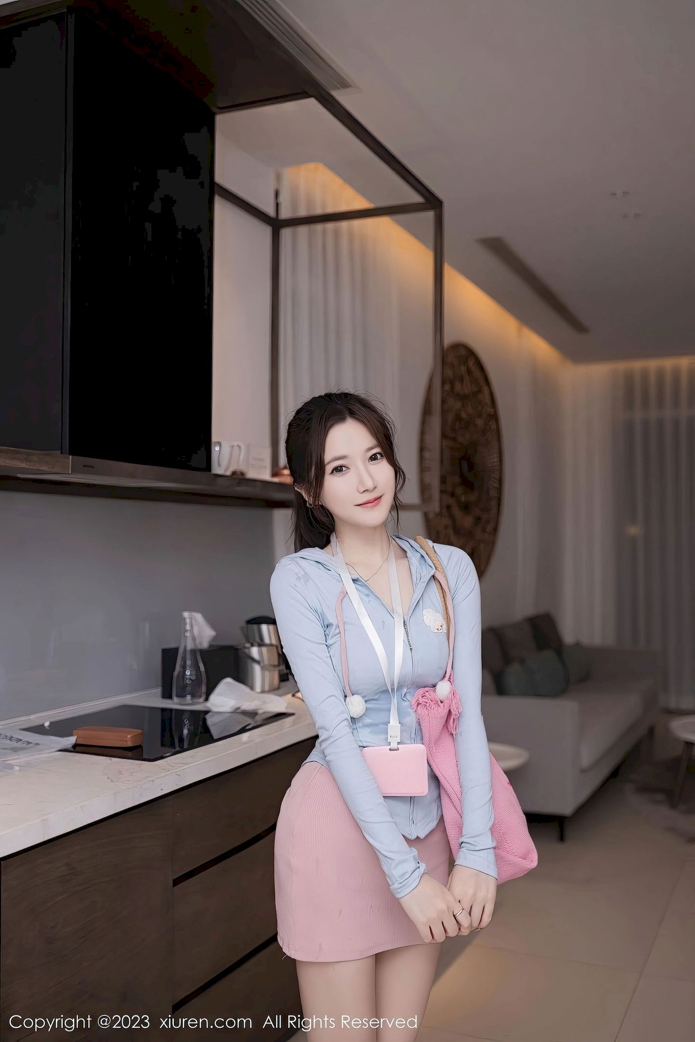 鱼子酱Fish - 淡蓝上衣+粉灰短裙泰国旅拍