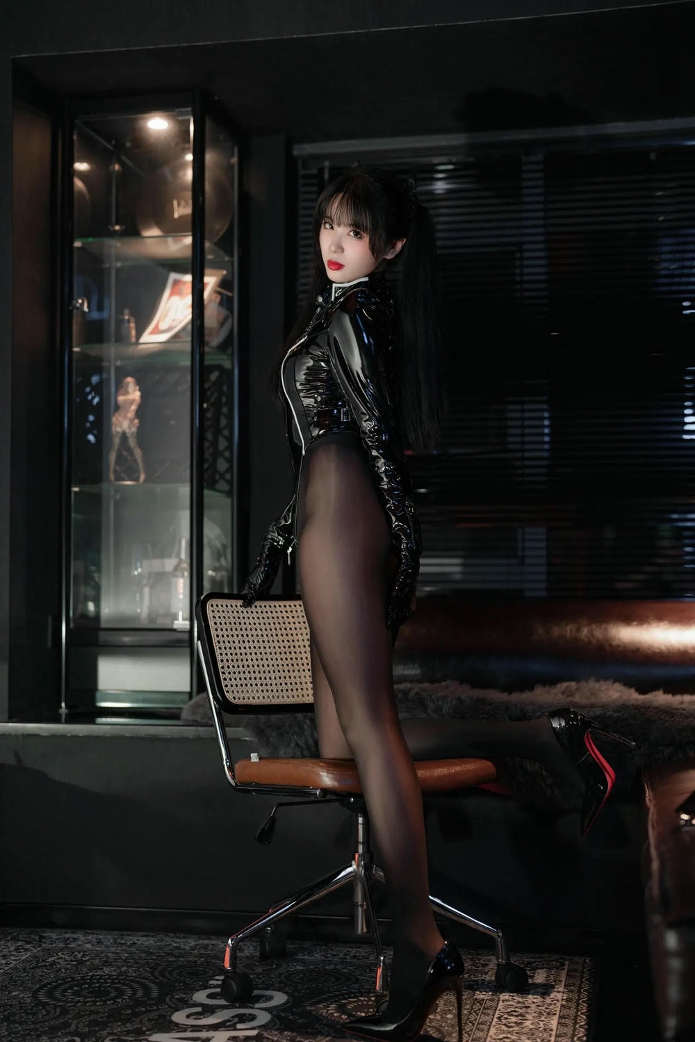 軒蕭學姐 黑絲通訊官【60P】 – COSPLAY-薇薇部落